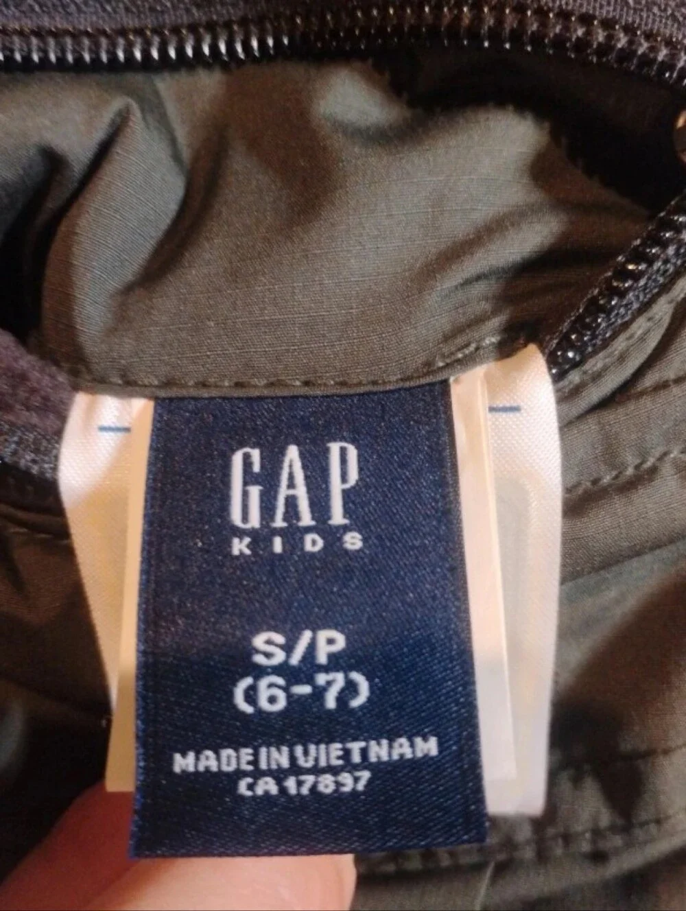 Gap Kids Reversible Puffer Vest Olive Green Camo Pockets Warm - Size S 6-7